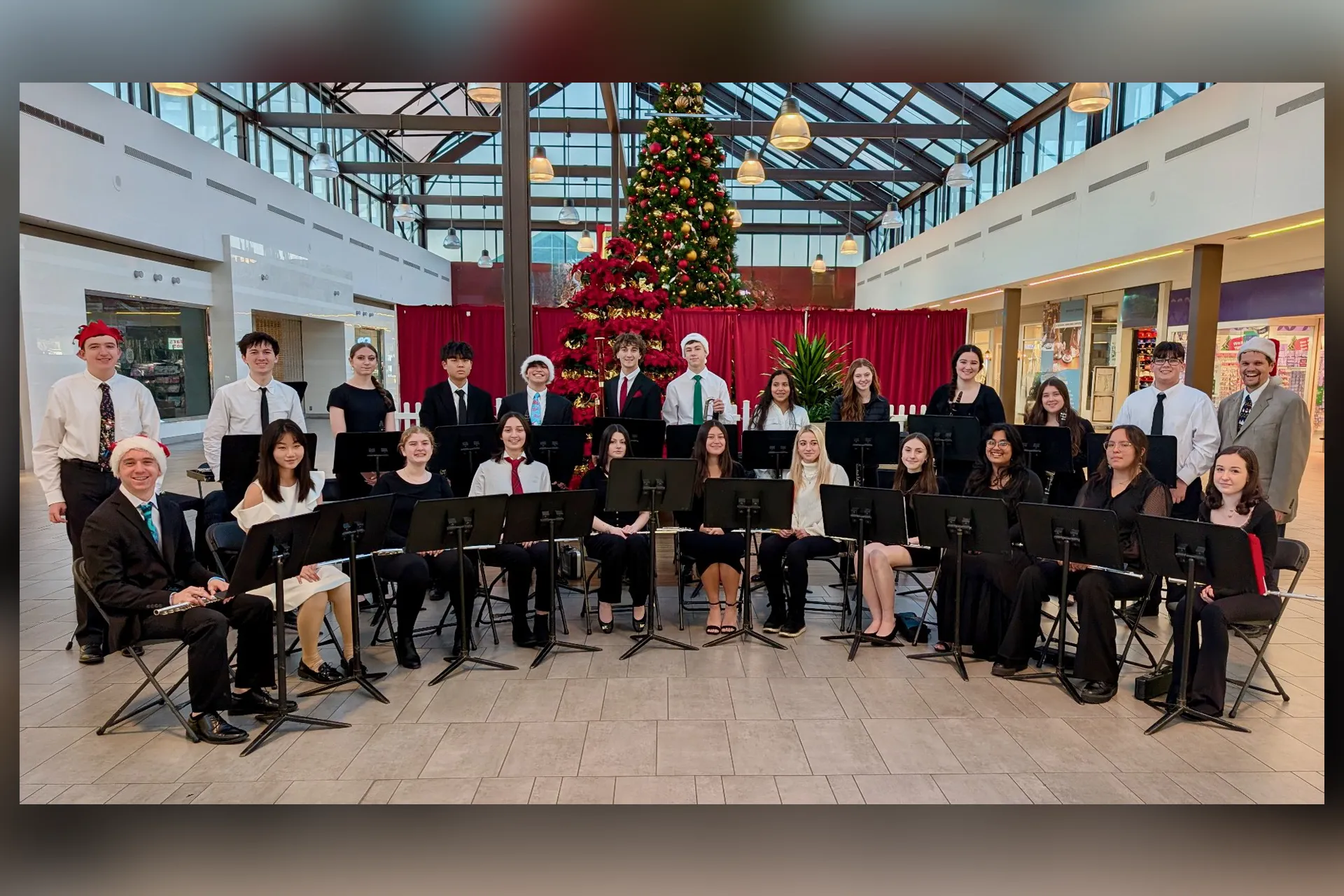Throughout the month of December, the MacArthur Winter Wind Ensemble continued its long-standing tradition of holiday concerts in and around the Levittown community.  From school board meetings, shopping malls and high school hallways, the group shared the gift of wonderful holiday music to all who heard them play.
