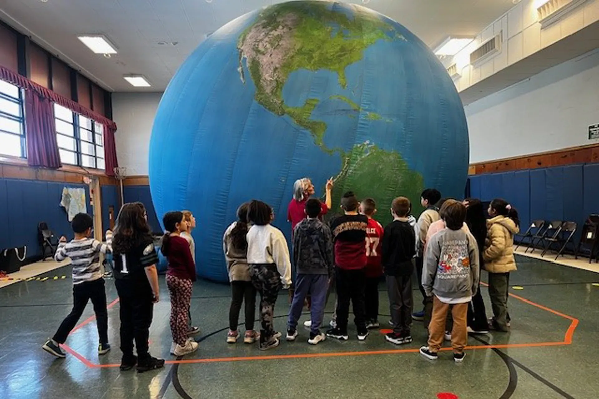 Mrs. Kostkowicz's 4th Grade class had the exciting opportunity to participate in the "Earth Ball" PTA Cultural Arts Event.