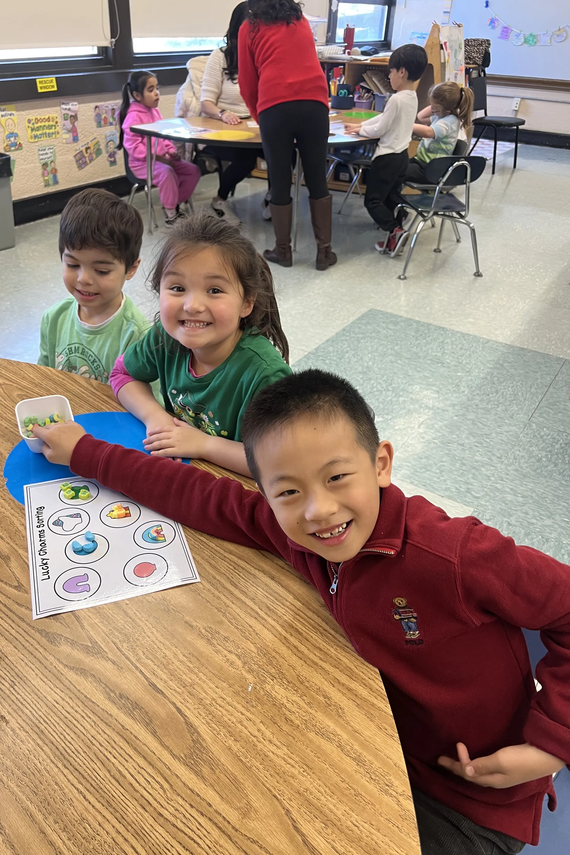 Sorting and Graphing with Ms. Perruzza's Kindergarten Students - image002
